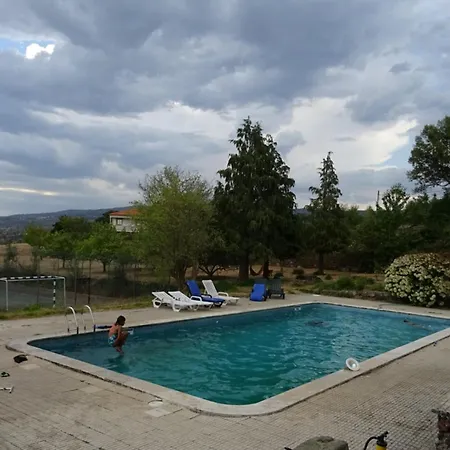 Rustic Terrace2 Bedrooms Hébergement de vacances Mesquitela